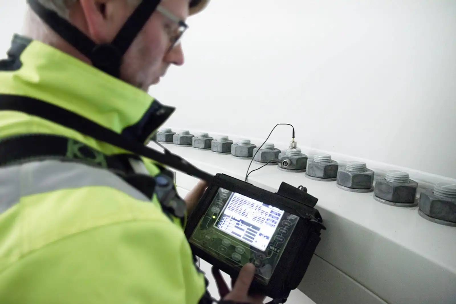 Which of the many ways to tension wind turbine bolts in service is most accurate, quickest and cost-efficient?